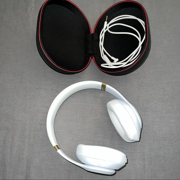 Beats studio3 headphones - Picture 10 of 15